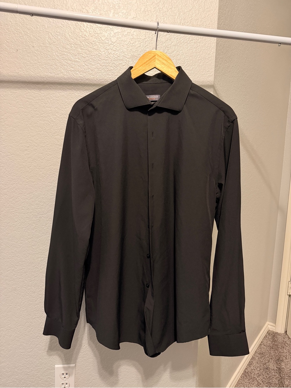 Men's Black Long-Sleeve Dress Shirt - Classic Fit